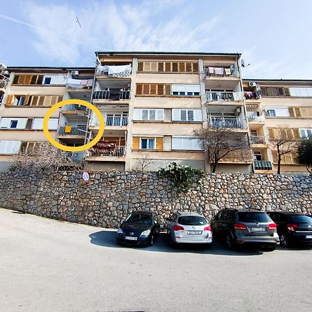 Novouredeni Stan S Balkonom I Pogledom Na More Zengg Kültér fotó