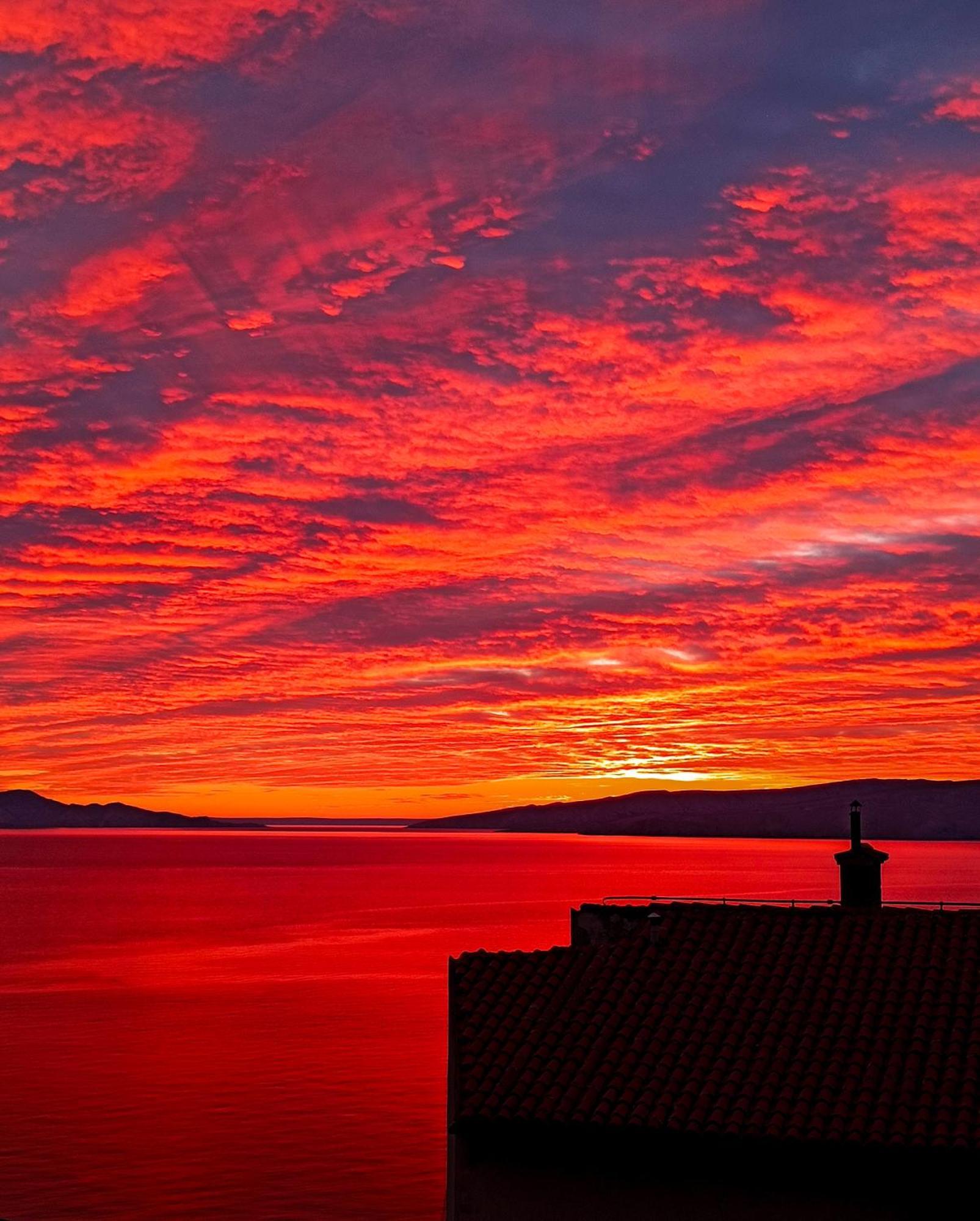 Novouredeni Stan S Balkonom I Pogledom Na More Zengg Kültér fotó