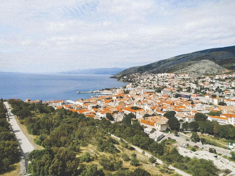 Novouredeni Stan S Balkonom I Pogledom Na More Zengg Kültér fotó