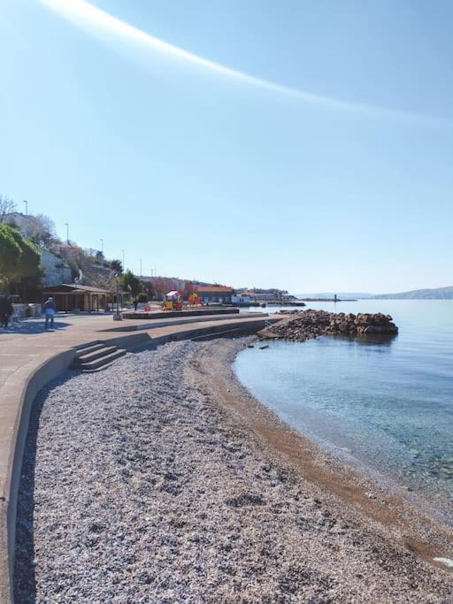 Novouredeni Stan S Balkonom I Pogledom Na More Zengg Kültér fotó